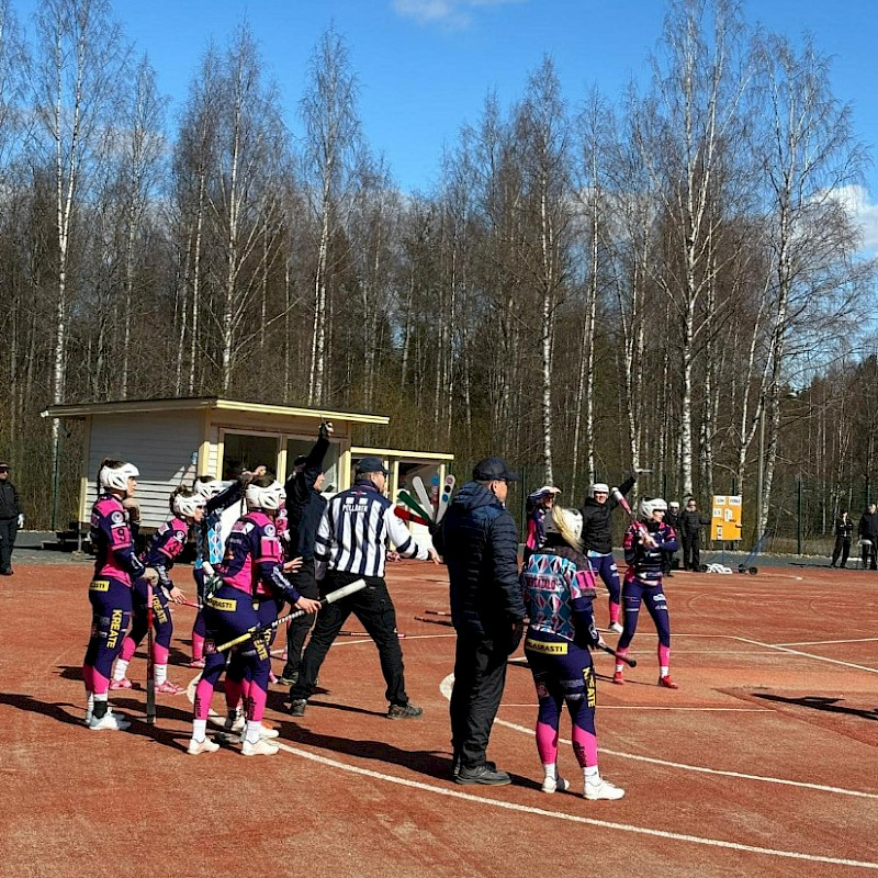 Naisten Suomensarja avasi kauden vierasvoitolla Siilinjärvellä!
