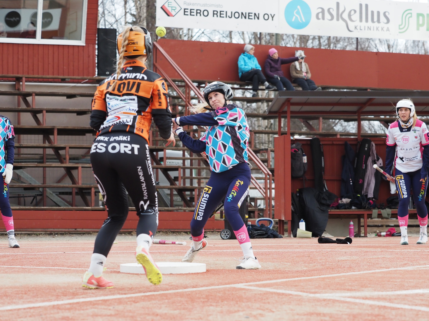 B-Tytöt avausottelun voittoon