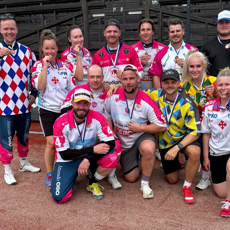 Sekajoukkueelle harrastepesiksen SM pronssia