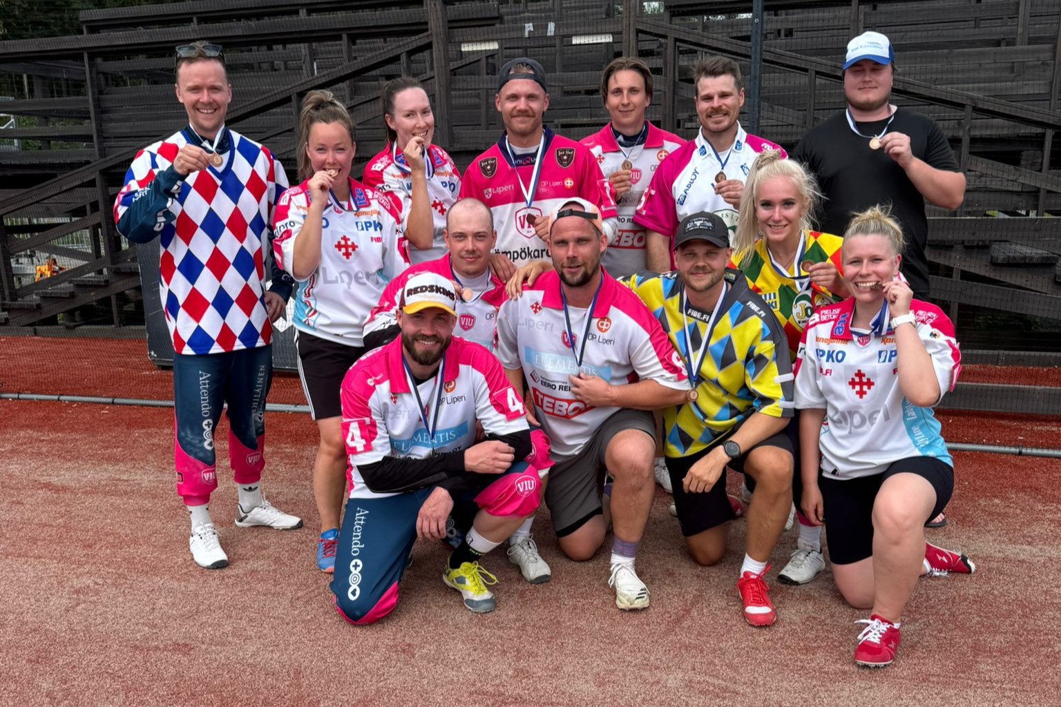 Sekajoukkueelle harrastepesiksen SM pronssia